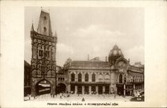 La POSTAL Praga Prasna Brana de la VENDIMIA tiene Dom de Representacni