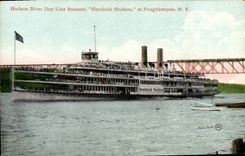 VINTAGE POSTCARD Hudson To rivet Day Line Steamer Hendrick Hudson At Poughkeepsie Boat