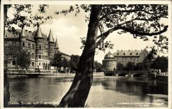 VINTAGE POSTCARD Orebro Slottel och Sparbanken