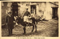 CPA Les Auvergnats chez eux Depart pour la foire Folklore