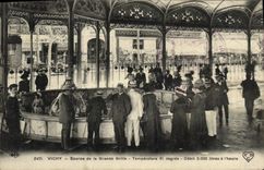 CPA Vichy Source de la grande grille 