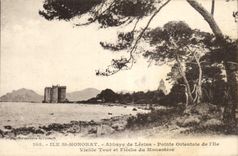 CPA Ile St Honorat Abbaye De Lerins Pointe Orientale De l'Ile Vieille Tour Et Fleche Du Monastere