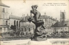 VINTAGE POSTCARD Troyes Square Of the Prefecture Groups Out of Bronze De Suchetet