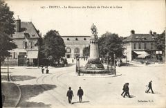 CPA Troyes Le Monument Des Enfants De l'Aube Et La Gare