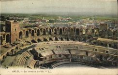 CPA Arles Les Arenes Et La Ville