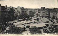 VINTAGE POSTCARD Guingamp the Place of the Center one day of market