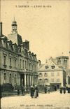 CPA Lannion L'Hotel de Ville Femmes Folklore