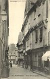 CPA St Brieuc Rue St Jacques Femmes Folklore