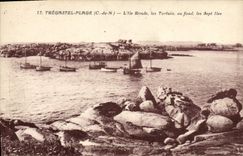 CPA Tregastel Plage L'Ile Ronde Les Tortues Au Fond Les Sept Iles Bateaux