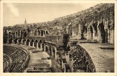 Interior de Nimes de la POSTAL de la VENDIMIA de las galerías y de los pasos de la arena
