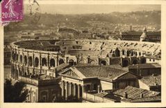 CPA La Douce France Nimes Les Arenes