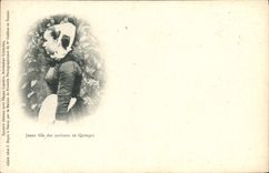 VINTAGE POSTCARD Young girl of the surroundings of Quimper Folklore