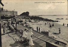 VINTAGE POSTCARD Roscoff the Beach of Rock Kroum