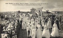 VINTAGE POSTCARD Forgiveness of Sainte Anne Palue the Procession of the Evening known as of the Miracles Folklore TOP
