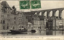 CPA Morlaix Maison du 16eme Siecle sur le Quai de Treguier Bateau 