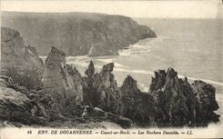 VINTAGE POSTCARD Douarnenez rear Manor house Roch the Rocks Laces