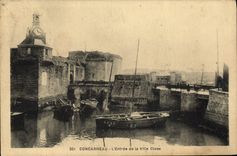 VINTAGE POSTCARD Concarneau the Entry of the Closed city Baéteau