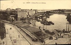 CPA Brest L'Avant Port et le Chateau Bateaux
