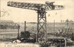 CPA Brest La Grande Grue et le Port de Guerre Bateaux