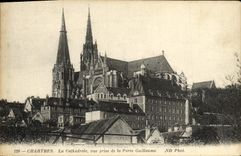CPA Chartres La Cathedrale Vue Prise De La Porte Guillaume