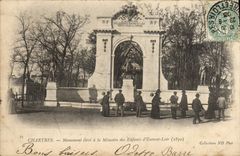 El monumento de Chartres de la POSTAL de la VENDIMIA levantó con la memoria de los niños del Eure y del Loir Militaria