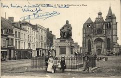 CPA Le Neubourg La Rue De La Republique Et La Place