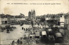 CPA Le Neubourg La Place Un Jour De Marche