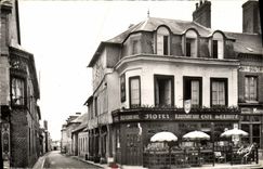 CPM Bourg Achard Rue de la Liberation et Hotel du Centre