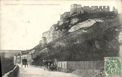 CPA Petit Andely Vue sur Chateau Gaillard a l'entree du pays Automobile 