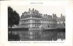 VINTAGE POSTCARD Palate De Fontainebleau the castle