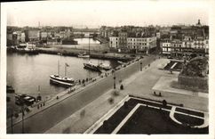 MODERN CARD Le Havre Places Gambetta and the Basins Boats