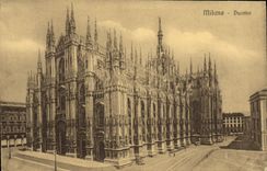 VINTAGE POSTCARD Milano Duoma