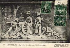 VINTAGE POSTCARD Low Montereau Relief Of the Statue Of Napoleon 1st