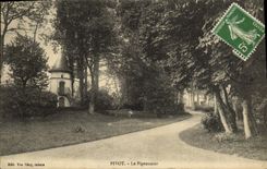 VINTAGE POSTCARD Pivot the Pigeon one