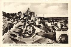 CPA Lisieux Avenue Sainte Therese Et La Basilique