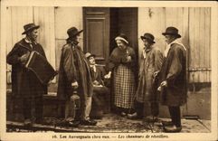 VINTAGE POSTCARD Auvergnats Chex Them Them Singers De Reveillers Folklore
