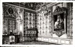 VINTAGE POSTCARD Varsailles the Palate Room of the Queen