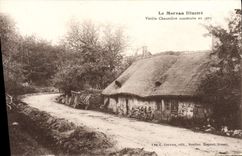 VINTAGE POSTCARD Morvan Illustrates Old Thatched cottage built in 1667