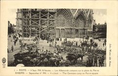 CPA Reims Les Allemands Campent sur la Place du Parvis Militaria Chevaux