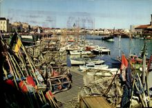 CPM Les Sables d'Olonne Le Port vers la Chaume Bateaux