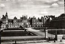 CPM Fontainebleau Le Palais Cour du Chevalblancou des Adieux