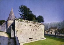 CPM Beaune La Grosse Tour Maison Calvet