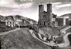 CPM La Salette Pelerinage de Notre Dame Les lieux de l'apparition et la basilique