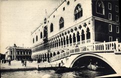 VINTAGE POSTCARD Venezia Big shot della Paglia Palazzo Ducale
