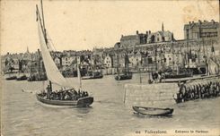 VINTAGE POSTCARD Folkestone Fan-in To Harbor Boats