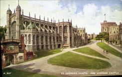 VINTAGE POSTCARD St Ceotrges Chapel And Windsor Castle