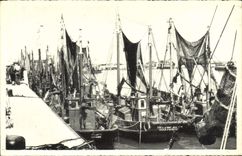 CPA Ostende Le Dock Montgomery Bateaux