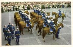 VINTAGE POSTCARD Stockholm Kungl Slottet Vaktombyle Pa yttre borggarden Militaria