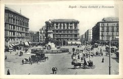 VINTAGE POSTCARD Napoli Plazza Garibaldi E Monumento