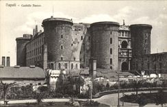 VINTAGE POSTCARD Napoli Castello Nuovo